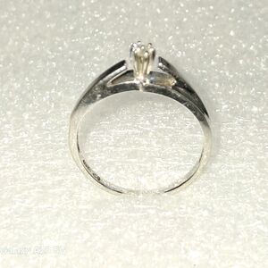 10K White gold Diamond Ring